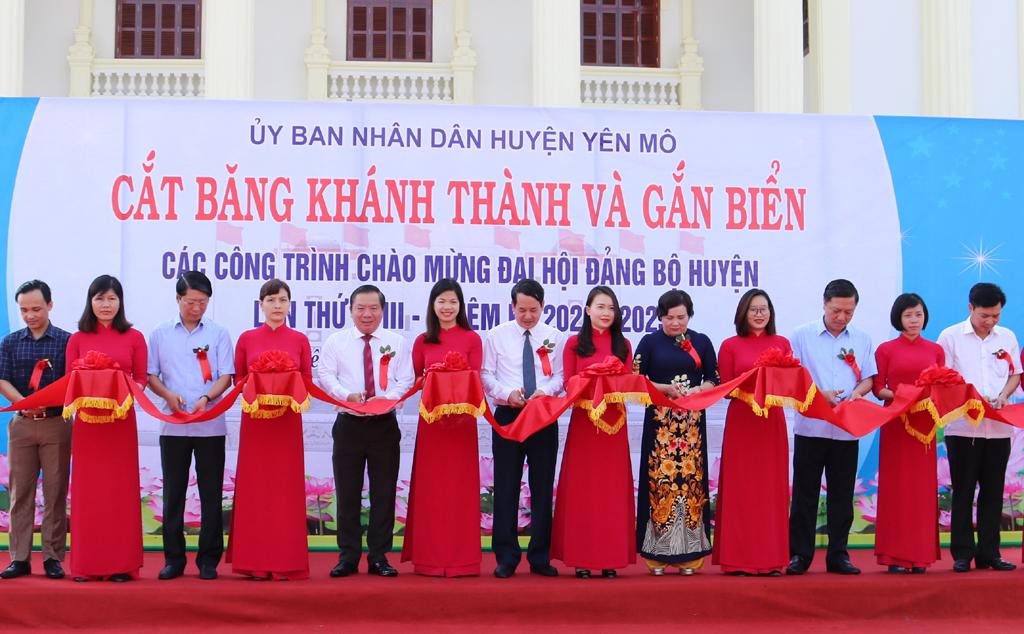 Yên Mô: Khánh thành, gắn biển các công trình chào mừng Đại hội đại biểu Đảng bộ huyện lần thứ XVIII