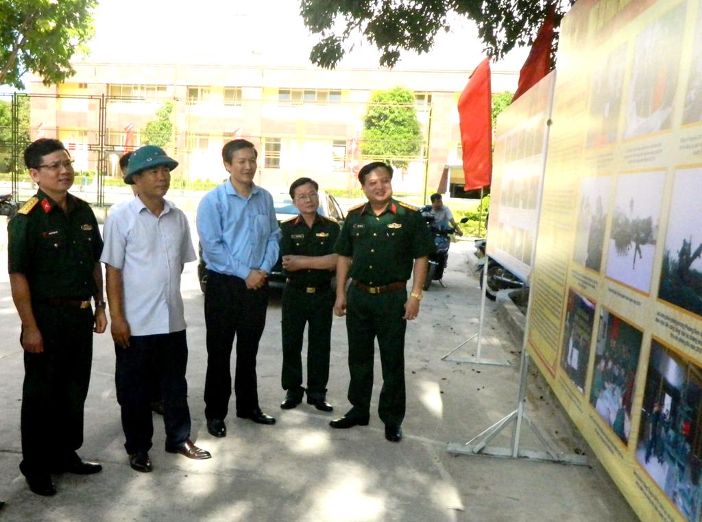 Kiểm tra công tác tuyên truyền, khánh tiết chuẩn bị Đại hội các Đảng bộ trực thuộc