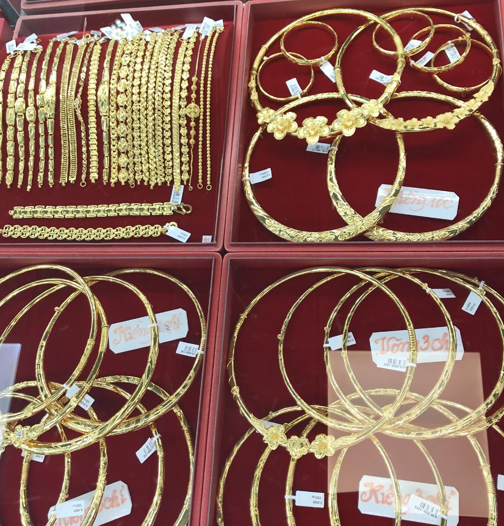 Thị trường vàng liên tục lập mốc tăng cao mới