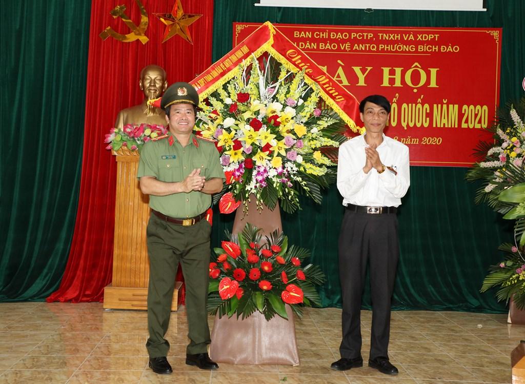 Phường Bích Đào tổ chức ngày hội "Toàn dân bảo vệ an ninh Tổ quốc"