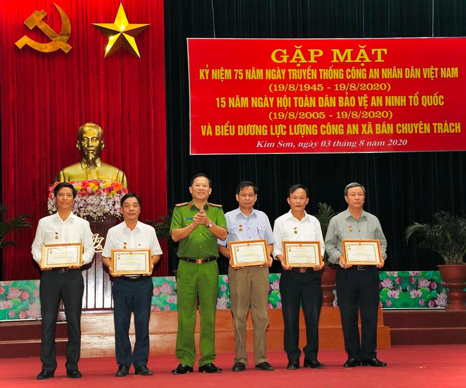 Kim Sơn gặp mặt kỷ niệm 75 năm ngày truyền thống CAND