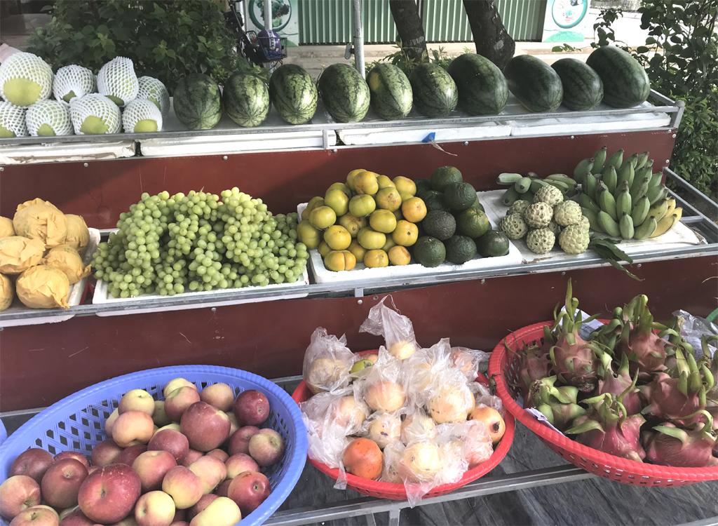 Thị trường hoa tươi, trái cây rằm tháng 7 âm lịch tăng giá nhẹ