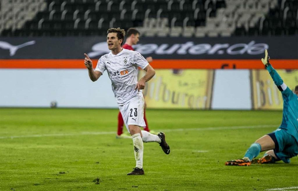 Dẫn 2-0, Bayern Munich thua ngược khó tin trước Moenchengladbach