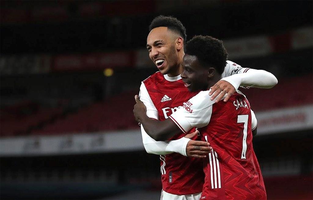 Pierre-Emerick Aubameyang lập cú đúp giúp Pháo thủ bắn hạ 'Chích chòe'