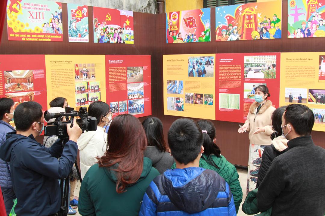 Trưng bày 'Bài ca kết đoàn' hướng tới Đại hội Đảng