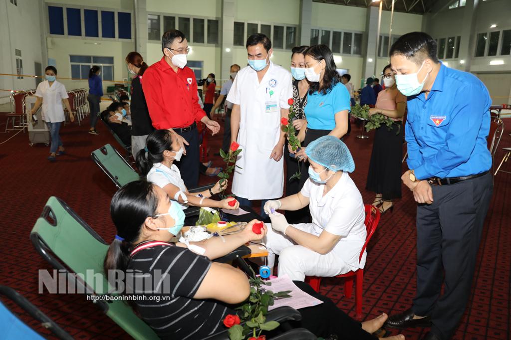 Ngày hội hiến máu tình nguyện "Giọt hồng cố đô"