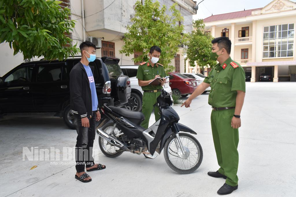 Trộm cắp xe máy để làm phương tiện đua xe