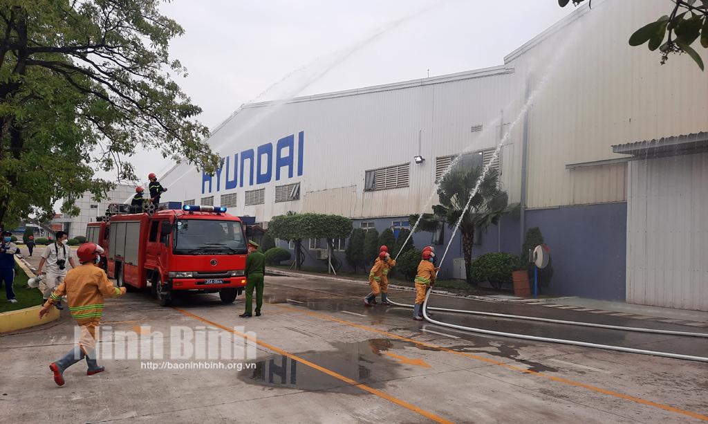 Diễn tập phương án chữa cháy và cứu nạn, cứu hộ phối hợp nhiều lực lượng