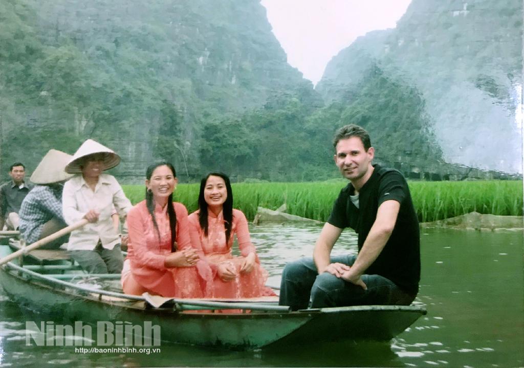 Cô lái đò Tam Cốc nặng ân tình với nước Pháp