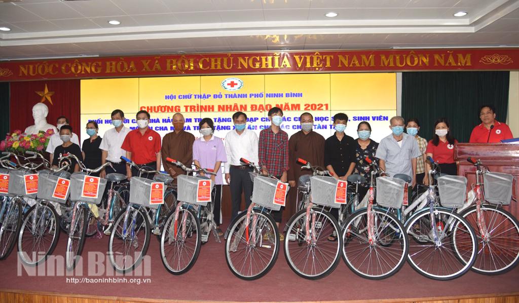 Hội Chữ thập đỏ thành phố Ninh Bình: Quan tâm đến người yếu thế