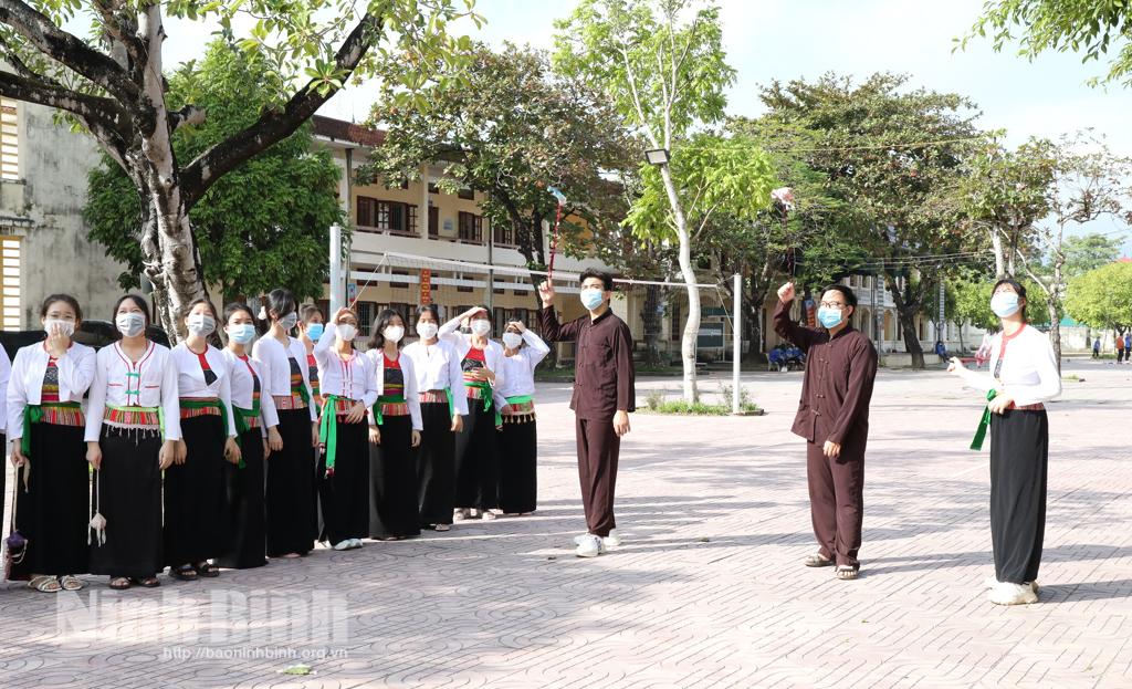 Bảo tồn văn hóa dân tộc Mường qua hoạt động ngoại khóa