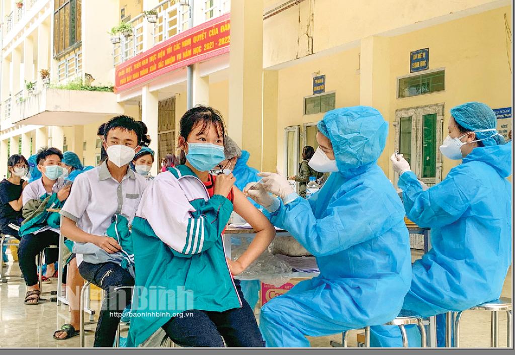 Tăng tốc bao phủ vắc xin phòng COVID-19 cho đối tượng từ 12 tuổi trở lên