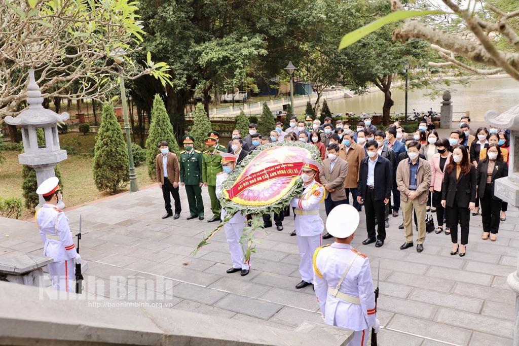 Thành phố Ninh Bình dâng hương tưởng niệm các Anh hùng liệt sỹ nhân ngày thành lập QĐND Việt Nam
