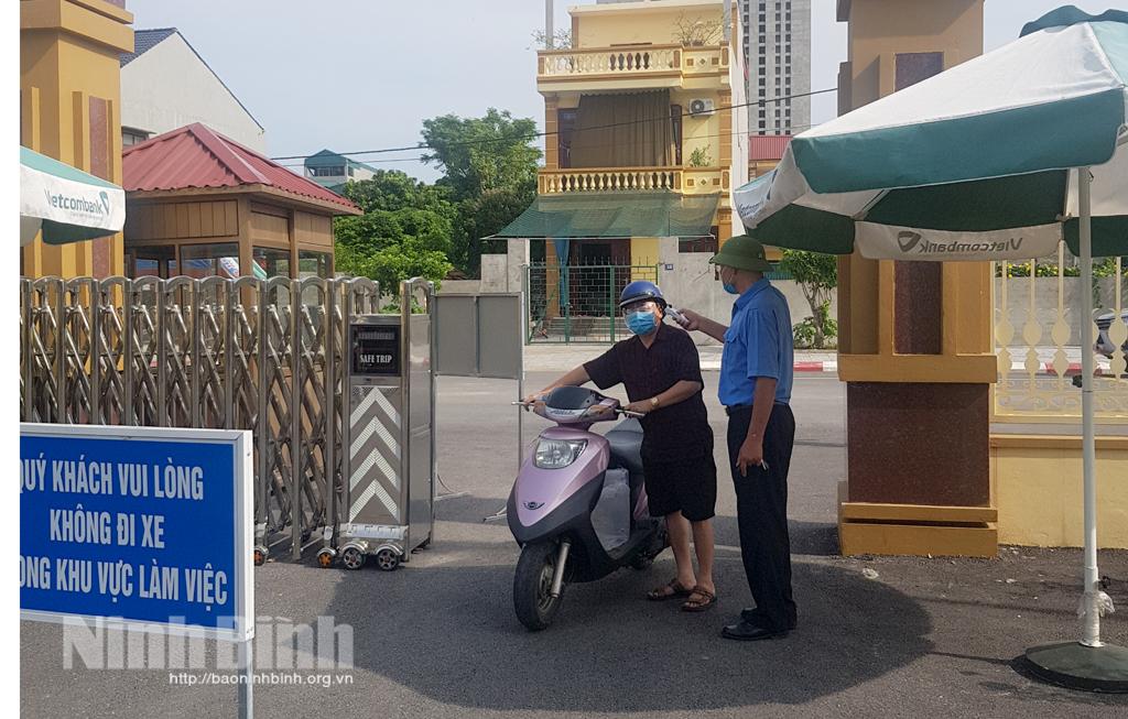 Quản lý các trường hợp tiếp xúc liên quan đến người bệnh COVID-19