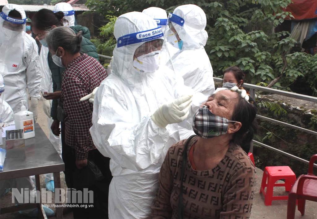 Ninh Bình đang điều trị cho 174 ca bệnh COVID-19