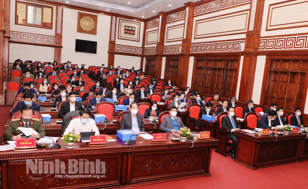 Kỳ họp thứ 4 HĐND tỉnh khóa XV: Nghe các báo cáo, tờ trình