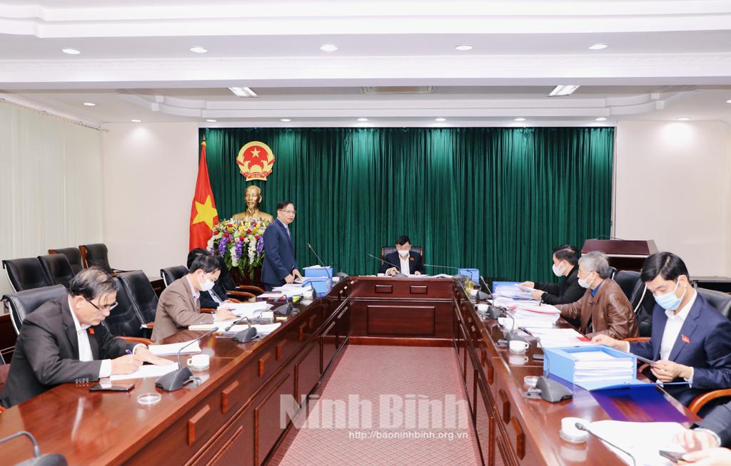Kỳ họp thứ 4, HĐND tỉnh khóa XV: Đại biểu HĐND tỉnh tiến hành thảo luận tại tổ