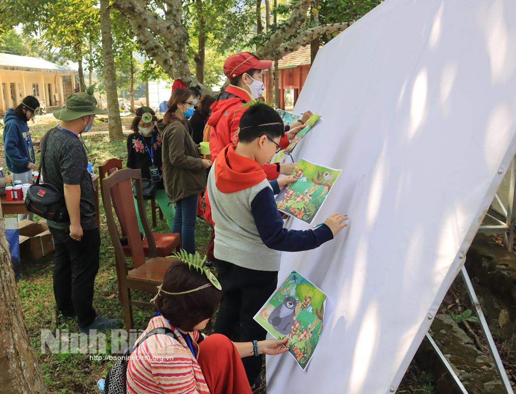 Khai mạc "Cúc Phương - Vạn sắc màu - Một tình yêu"