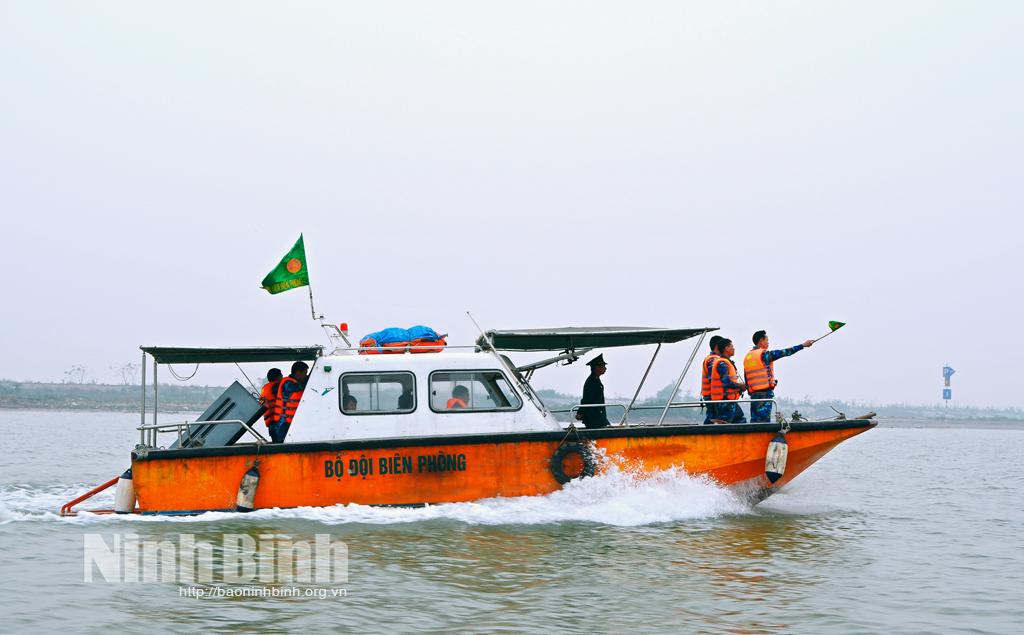 Những người lính vững vàng nơi đầu sóng