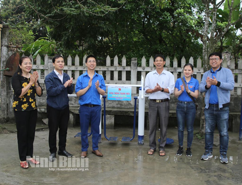 Gắn biển công trình thanh niên chào mừng 90 năm ngày thành lập Đoàn