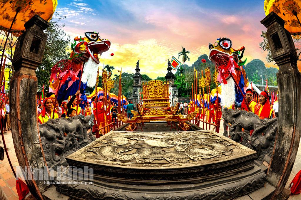 Long sàng đền thờ vua Đinh Tiên Hoàng- Bảo vật quốc gia