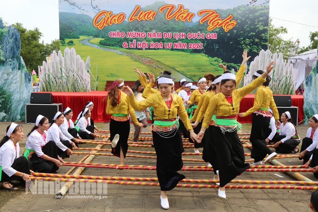 Tưng bừng không khí giao lưu văn nghệ tại Lễ hội Hoa Lư năm 2021