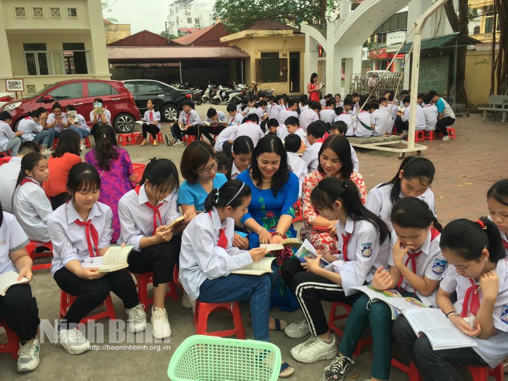 Chương trình ngoại khóa Ngày sách Việt Nam và Rung chuông vàng