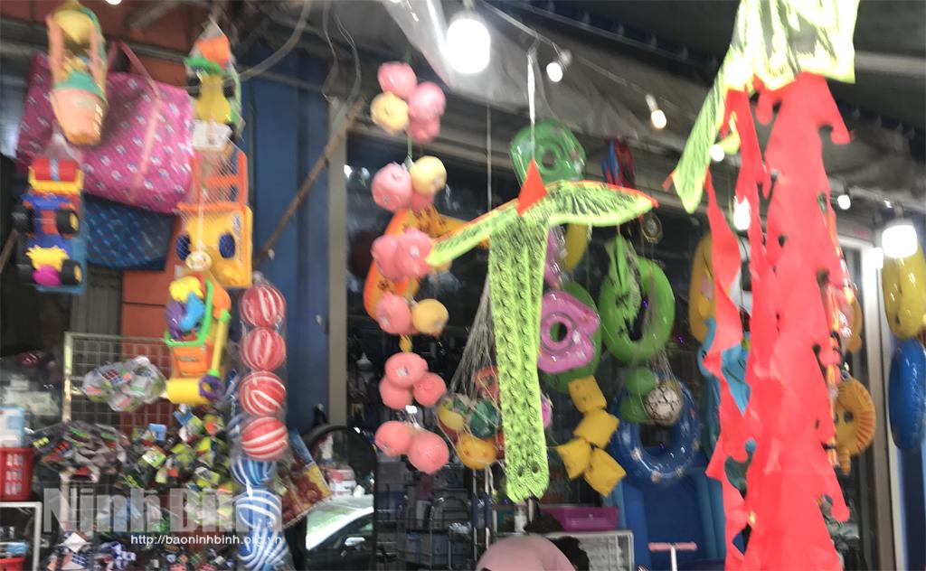 Sôi động thị trường đồ chơi trẻ em dịp 1/6