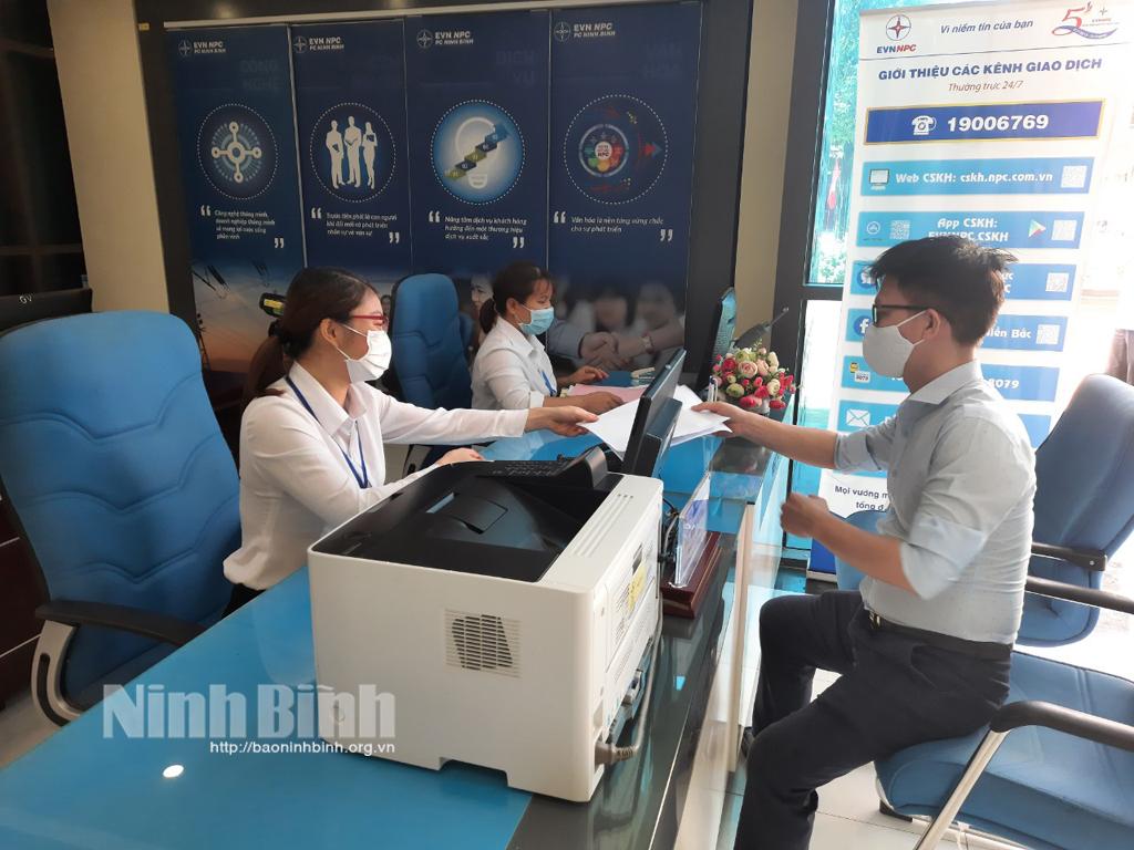 Ngành điện nỗ lực thực hiện mục tiêu kép nâng cao hiệu quả hoạt động đi đôi với phòng chống dịch COVID-19