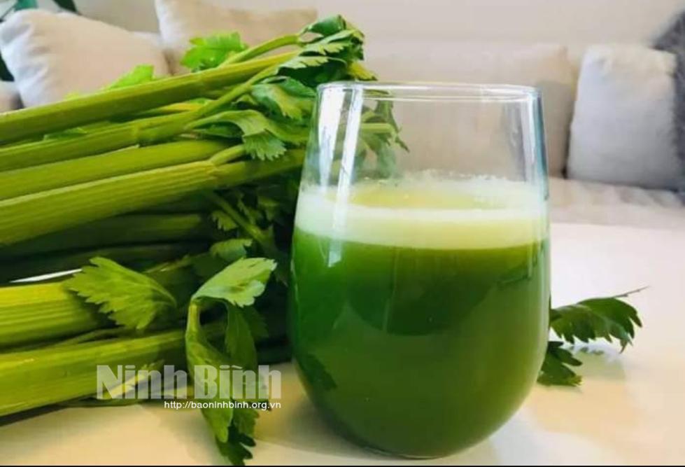 Nước ép trái cây thu hút khách dịp hè