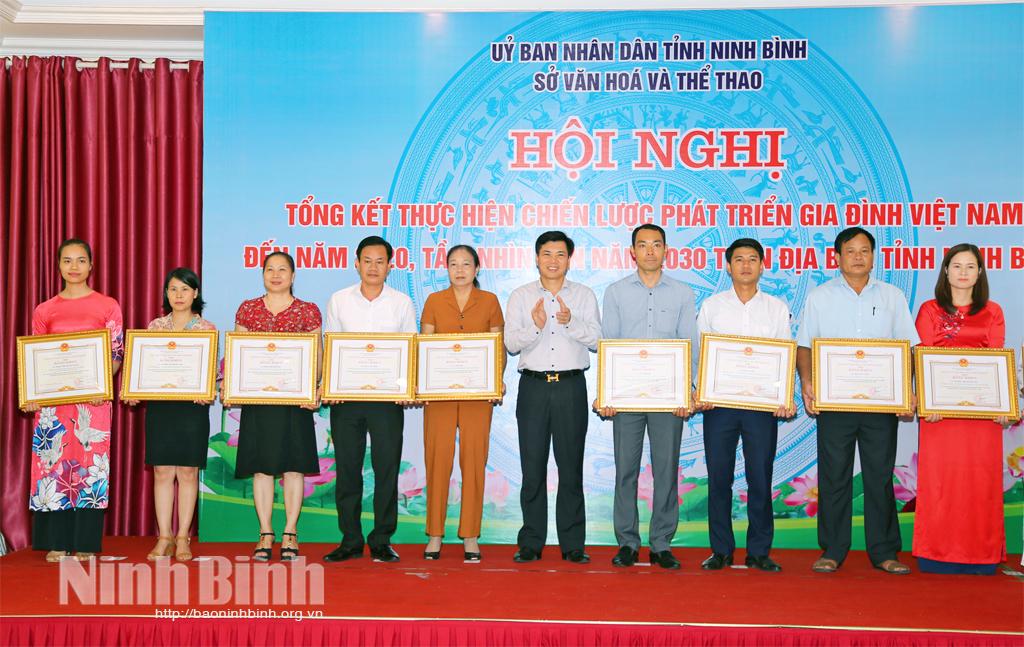 Lan tỏa yêu thương, xây dựng gia đình hạnh phúc