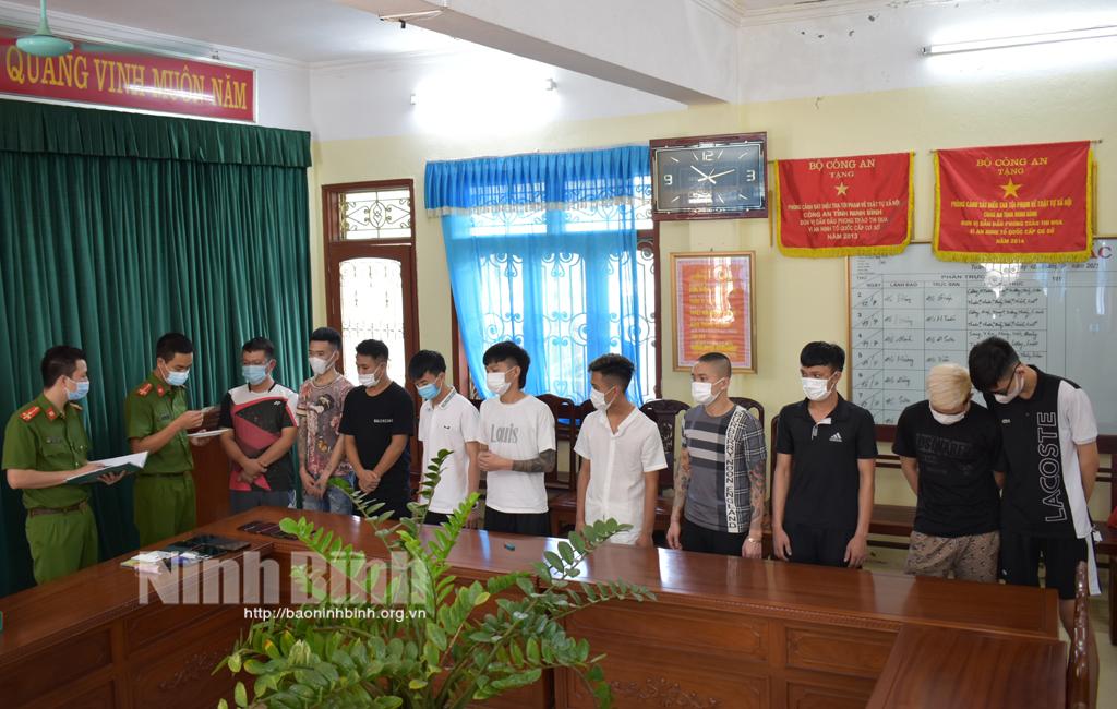 Phá đường dây cá độ bóng đá với số tiền hơn 900 triệu đồng