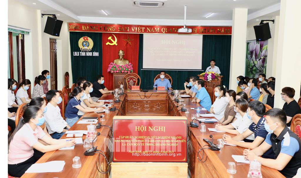 LĐLĐ tỉnh: Tập huấn nghiệp vụ xét nghiệm nhanh kháng nguyên vi rút SARS-COV-2 cho đoàn viên là cán bộ y tế trong doanh nghiệp
