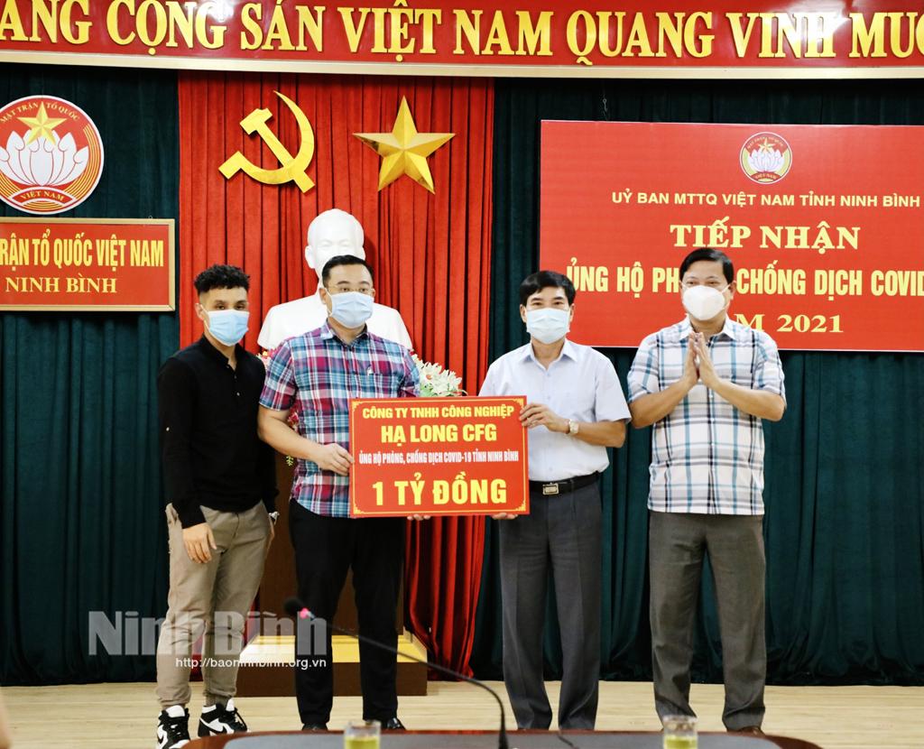 Ủy ban MTTQ tỉnh tiếp nhận ủng hộ phòng, chống dịch COVID-19