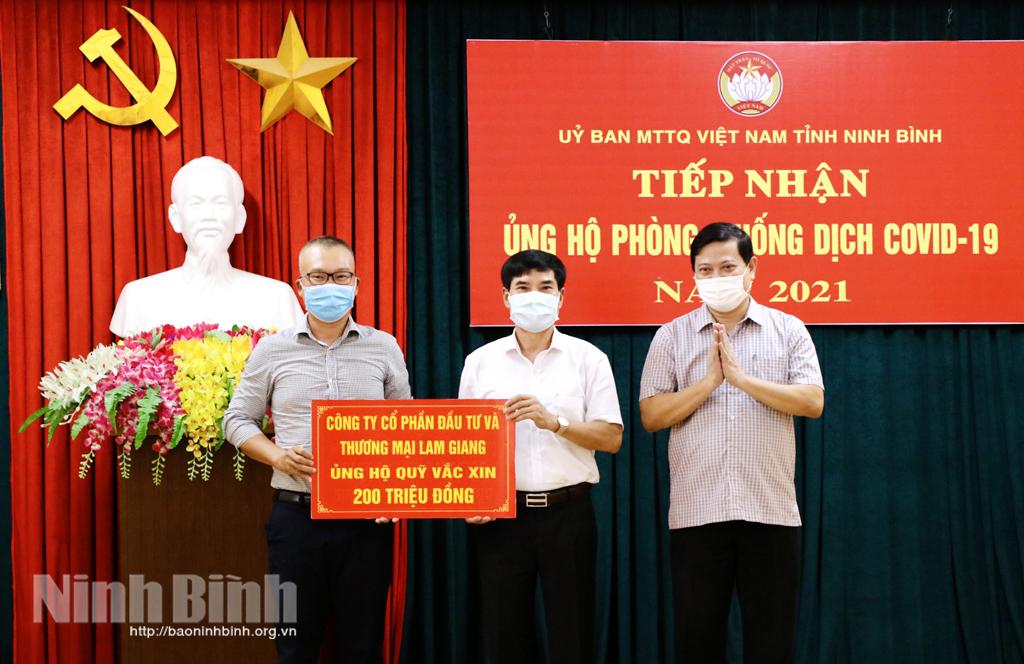 MTTQ tỉnh tiếp nhận ủng hộ phòng, chống dịch COVID-19