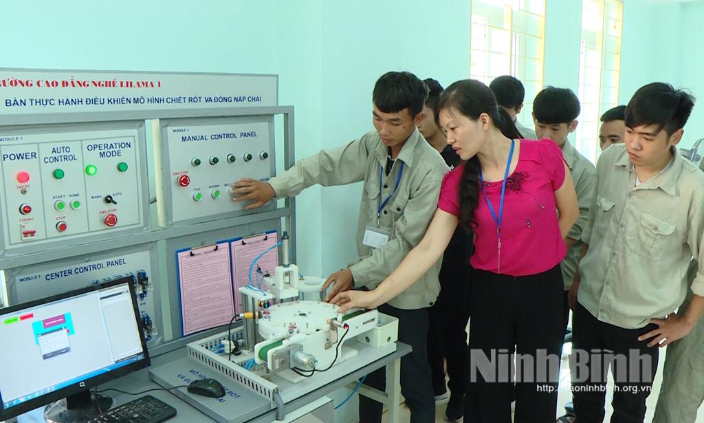 Điều chỉnh nghề trọng điểm sát với nhu cầu của thị trường