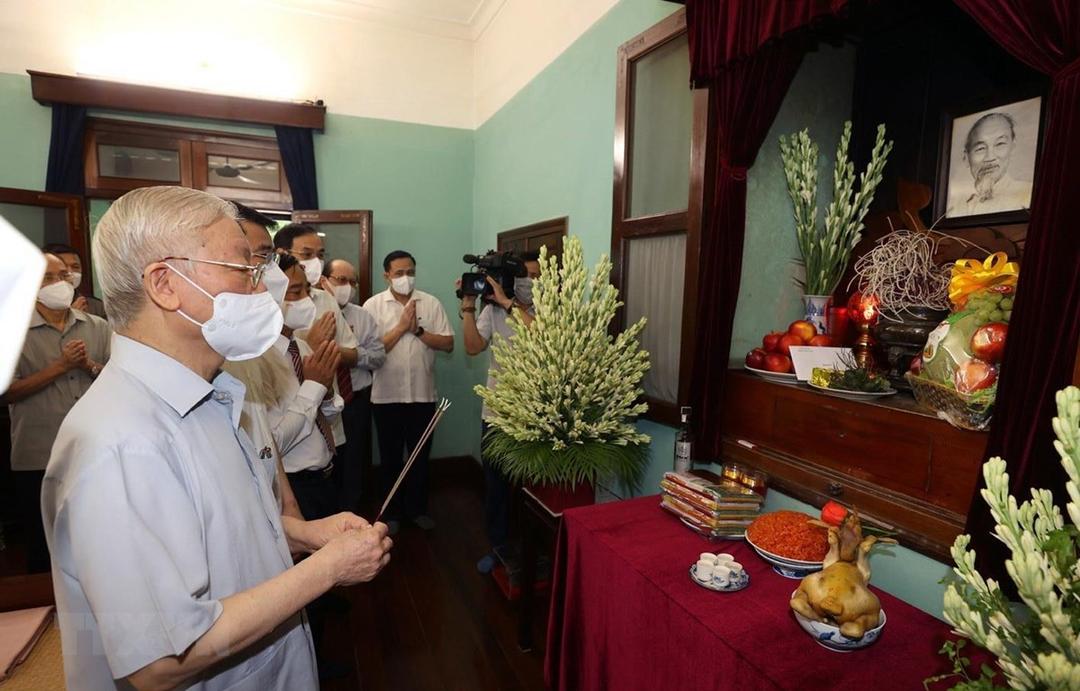 Tổng Bí thư Nguyễn Phú Trọng: Chúng ta tiếp tục học tập, noi gương, làm theo Bác và truyền lại cho các thế hệ sau này