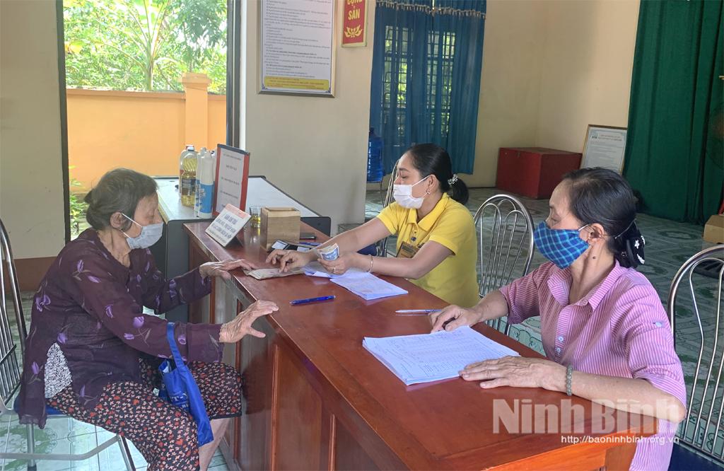 Tiếp tục chi trả lương hưu và trợ cấp BHXH gộp 2 tháng 9 và 10