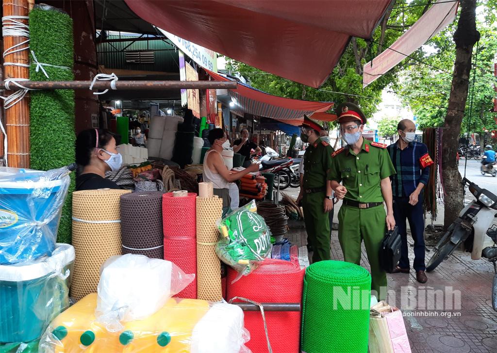 Tăng cường thực hiện các biện pháp phòng, chống dịch COVID -19 tại chợ Rồng