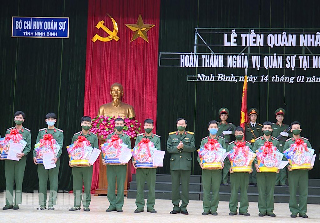 Tiễn quân nhân hoàn thành nghĩa vụ quân sự, xuất ngũ trở về địa phương