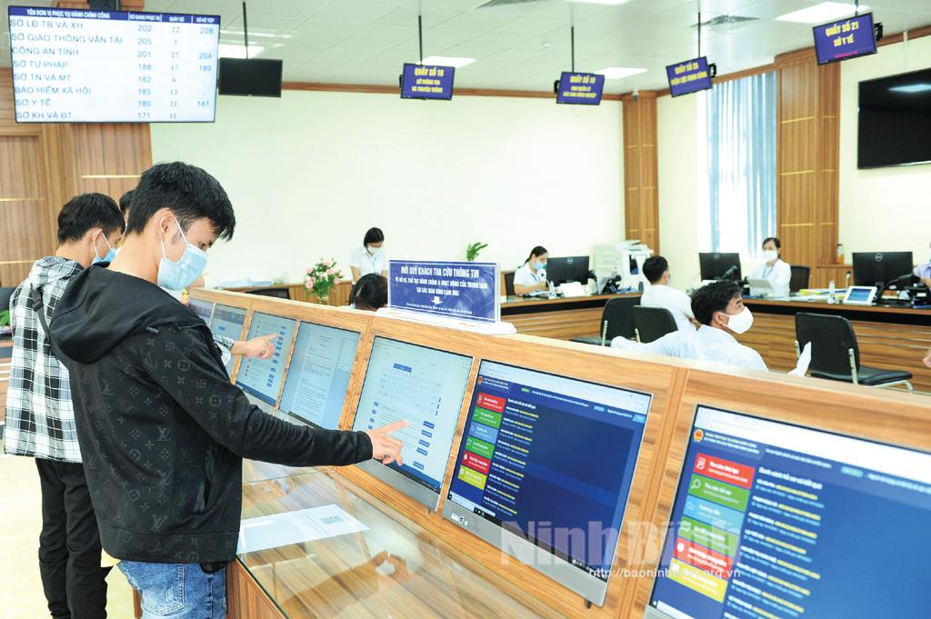 Trung tâm phục vụ hành chính công tỉnh: Từng bước khẳng định vai trò hạt nhân trong xây dựng, phát triển chính quyền điện tử