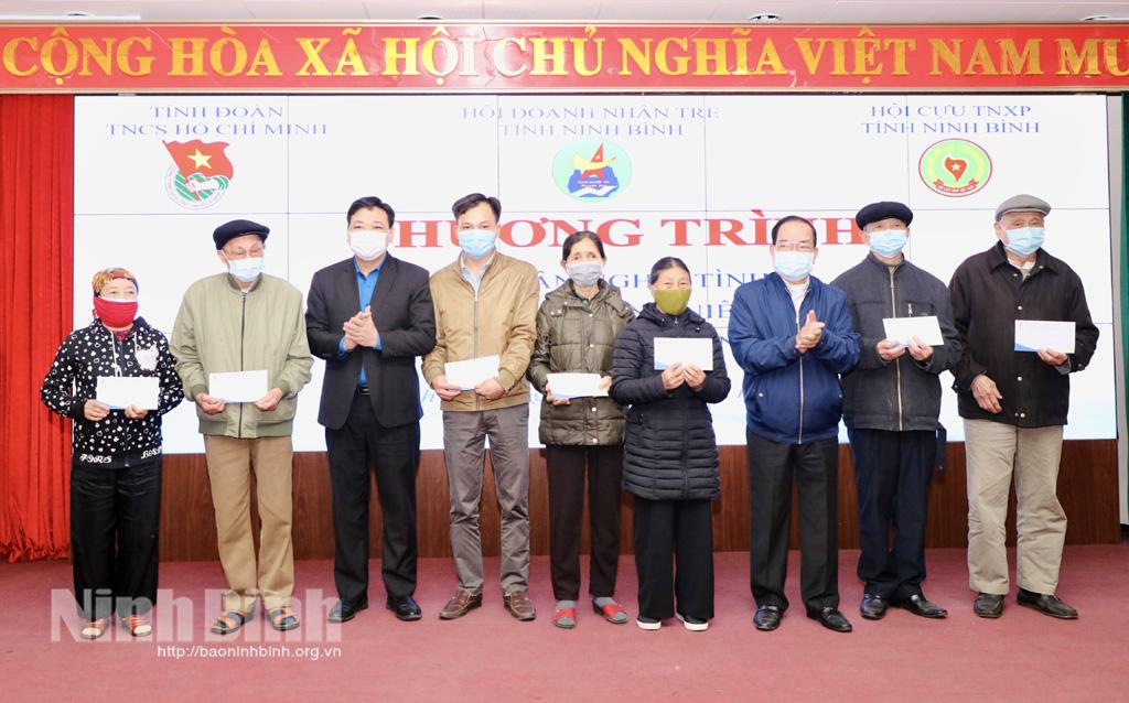 Thăm, tặng quà Tết cho cựu thanh niên xung phong