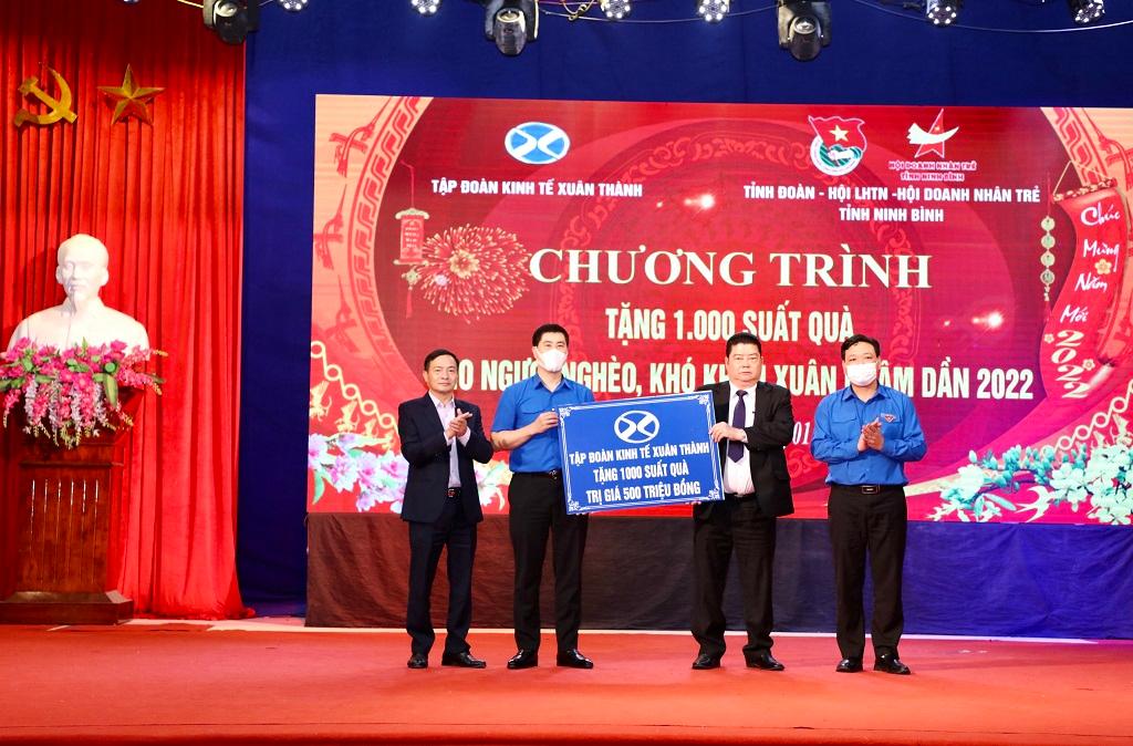 Tập đoàn Xuân Thành tặng 1.000 suất quà Tết cho người nghèo
