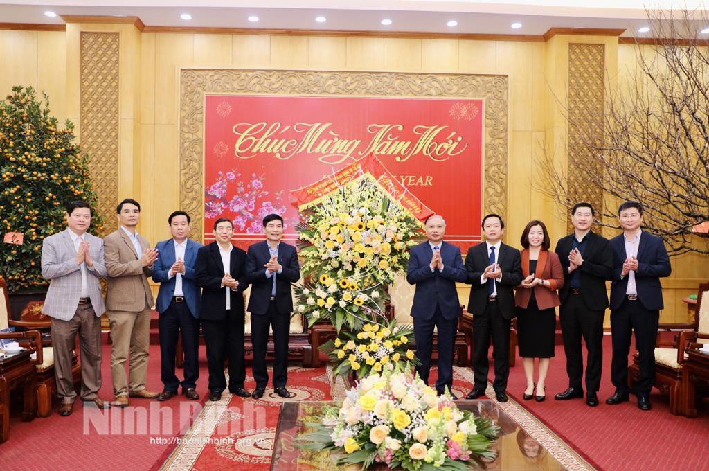 Các đoàn đại biểu chúc mừng Tỉnh ủy nhân kỷ niệm 92 năm ngày thành lập Đảng Cộng sản Việt Nam