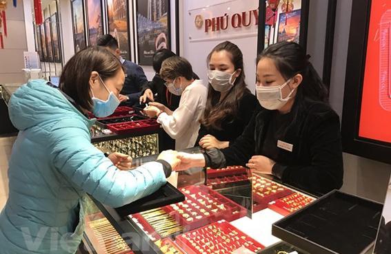 Giá vàng và tỷ giá trung tâm đồng loạt giảm mạnh phiên đầu năm mới