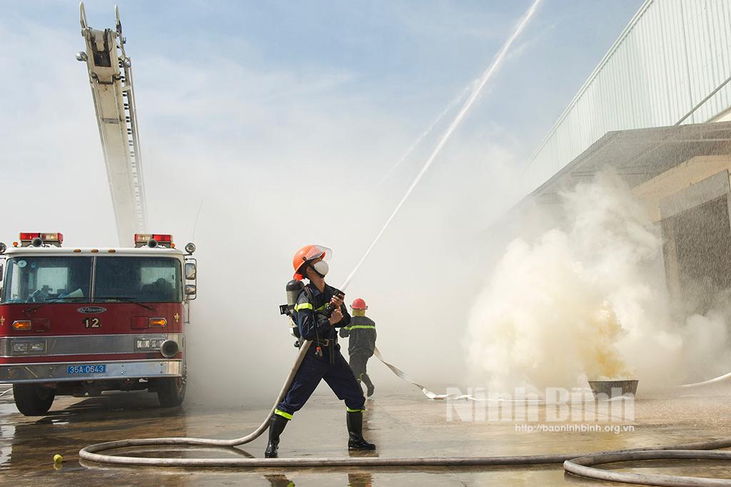 Diễn tập phương án chữa cháy và cứu nạn, cứu hộ phối hợp nhiều lực lượng
