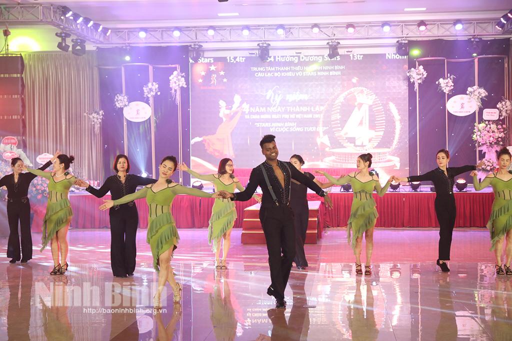 Kỷ niệm 4 năm thành lập Câu lạc bộ khiêu vũ STARS Ninh Bình
