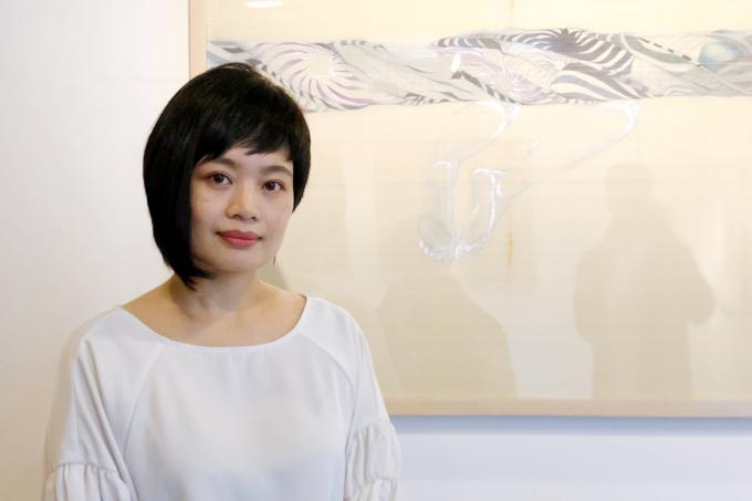 Họa sĩ tôn vinh phái đẹp trên tranh lụa