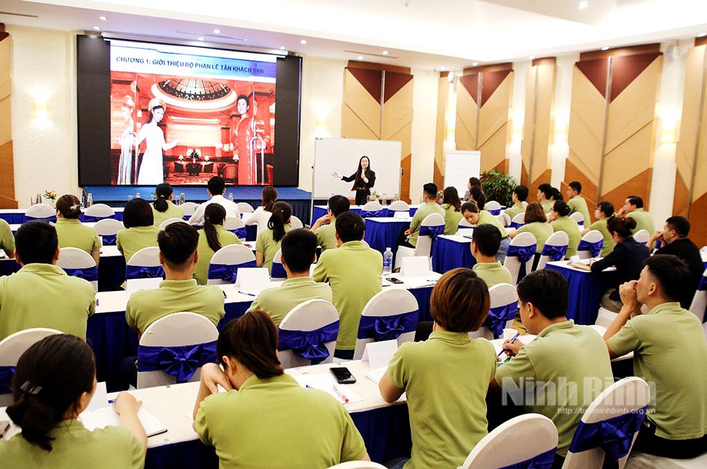 Khai giảng lớp bồi dưỡng nghiệp vụ lễ tân