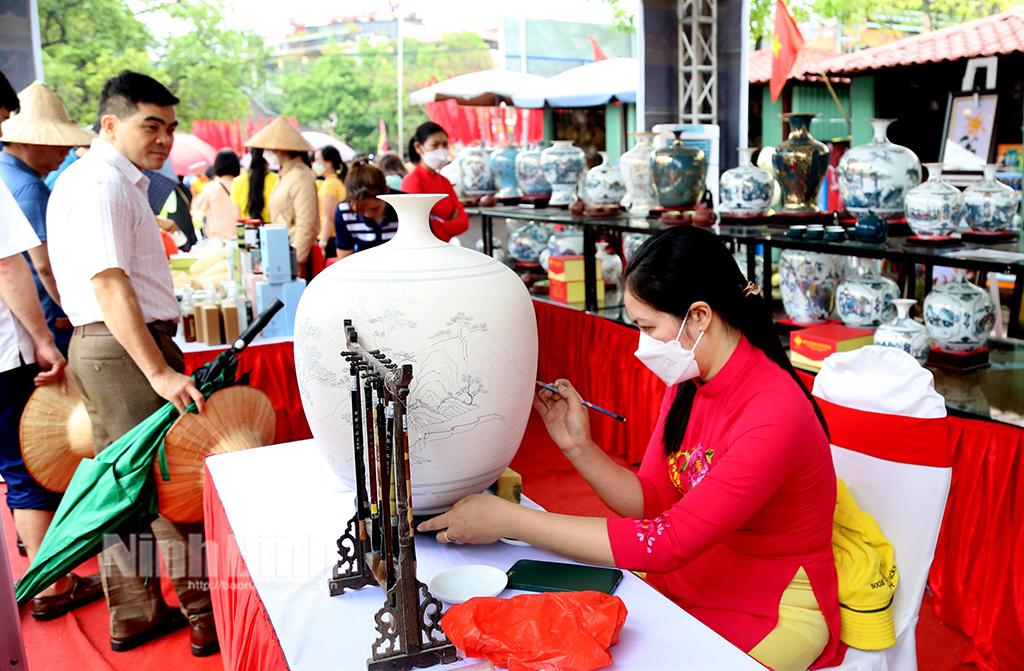 Hướng về quê hương bằng những việc làm thiết thực